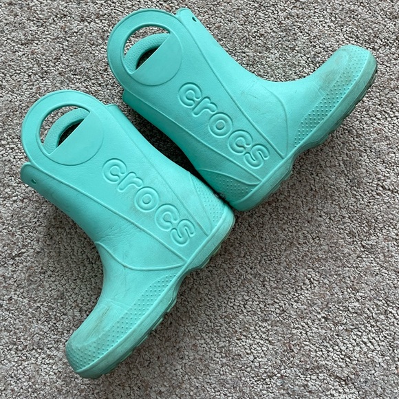 🎈SOLD 🎈Crocs Girls Rainboots - Picture 4 of 4